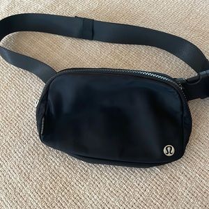 Lululemon Everywhere Belt Bag
